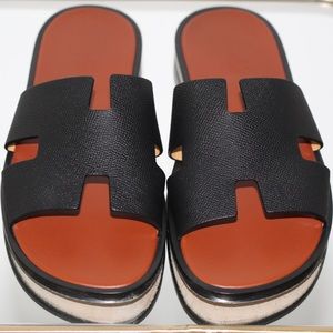Hermes Izmir Sandal, Size 42, color Noir/Rouge clay (black & brown)